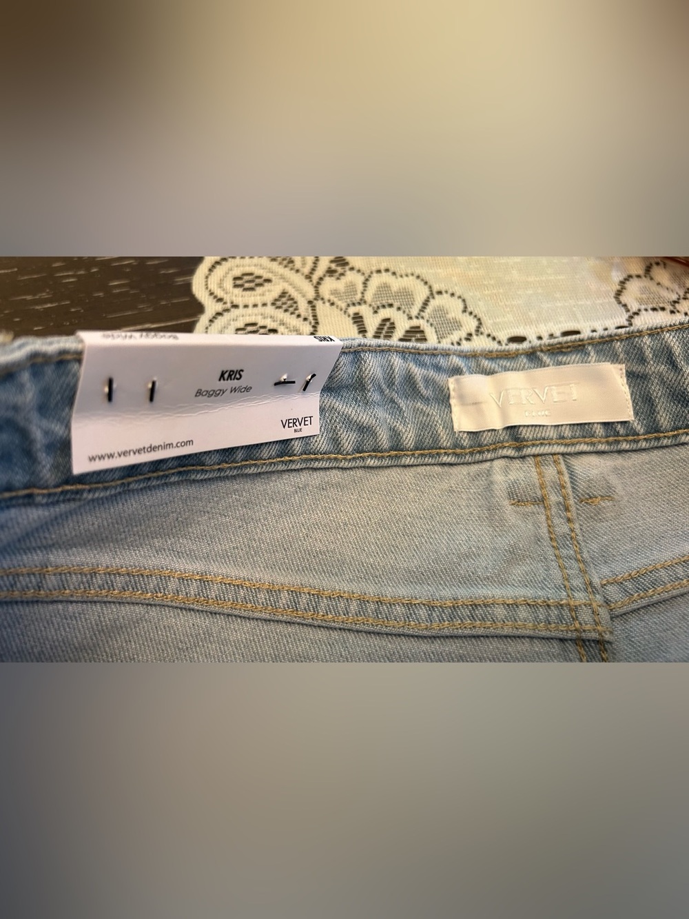 NWT beautiful and well made Vervet size 7 or 28 cuffed jeans. - Picture 12 of 16